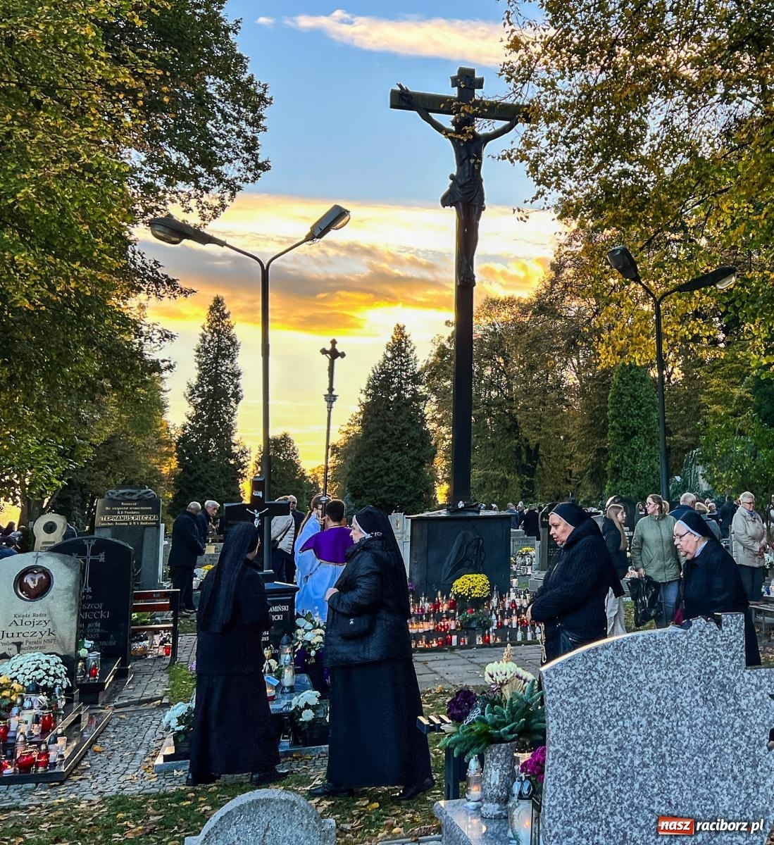 Zdjęcie w galerii na portalu naszraciborz.pl: Nieszpory i procesja na cmentarzu Jeruzalem [FOTO i WIDEO] wiadomości z regionu