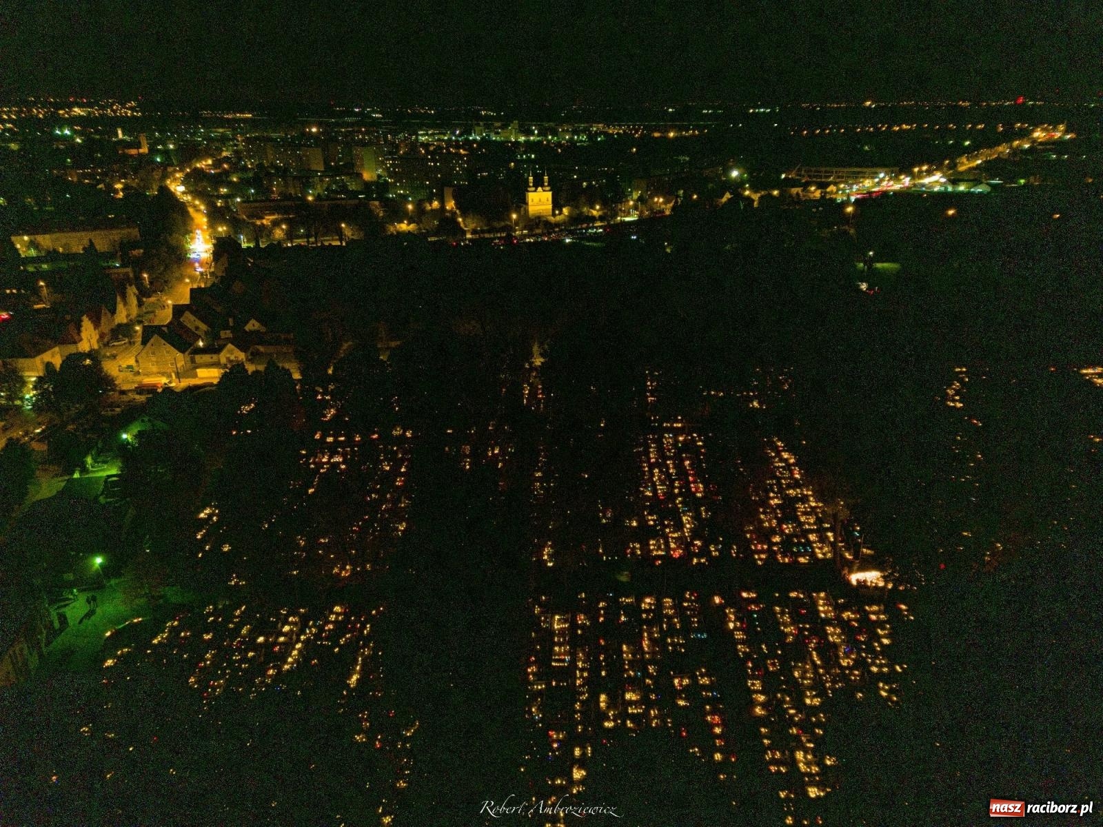 Zdjęcie w galerii na portalu naszraciborz.pl: Nieszpory i procesja na cmentarzu Jeruzalem [FOTO i WIDEO] wiadomości z regionu