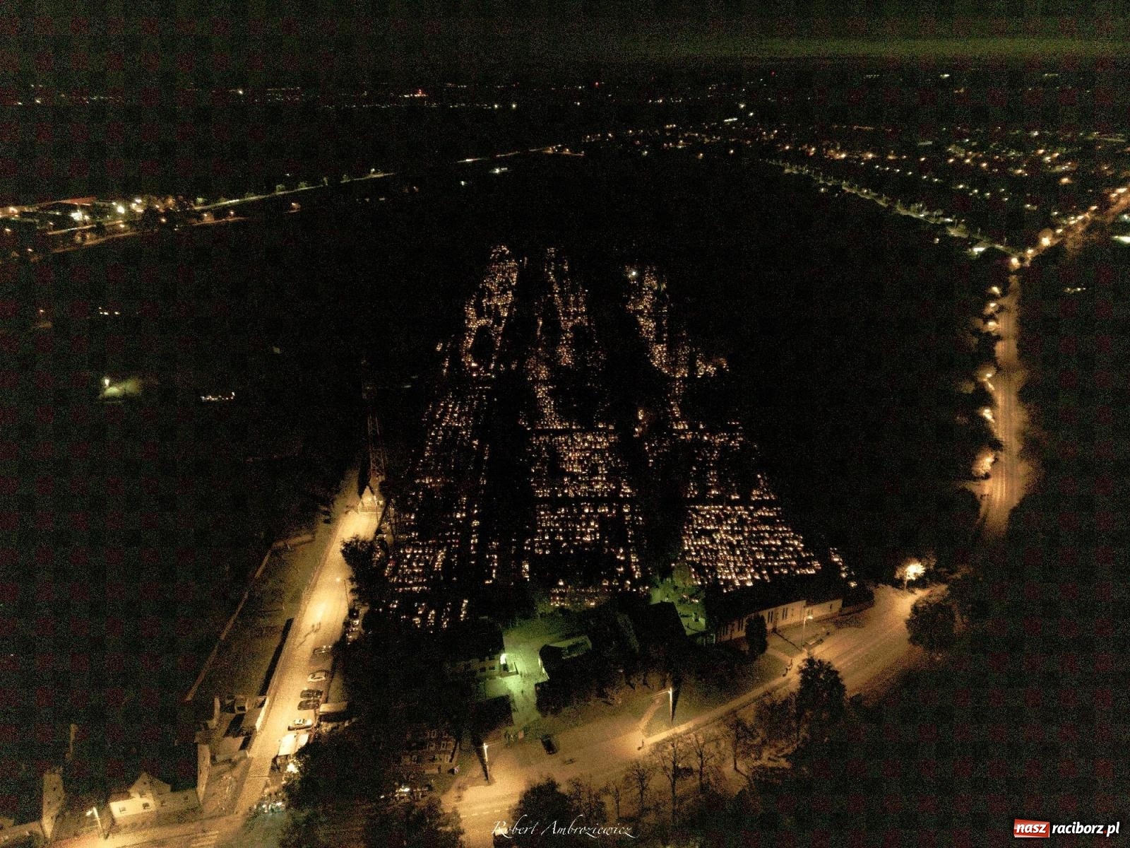 Zdjęcie w galerii na portalu naszraciborz.pl: Nieszpory i procesja na cmentarzu Jeruzalem [FOTO i WIDEO] wiadomości z regionu