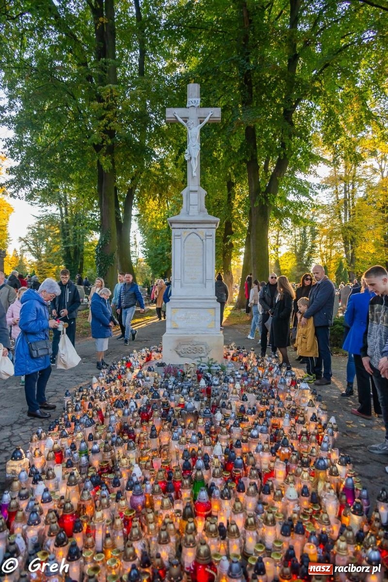 Zdjęcie w galerii na portalu naszraciborz.pl: Nieszpory i procesja na cmentarzu Jeruzalem [FOTO i WIDEO] wiadomości z regionu