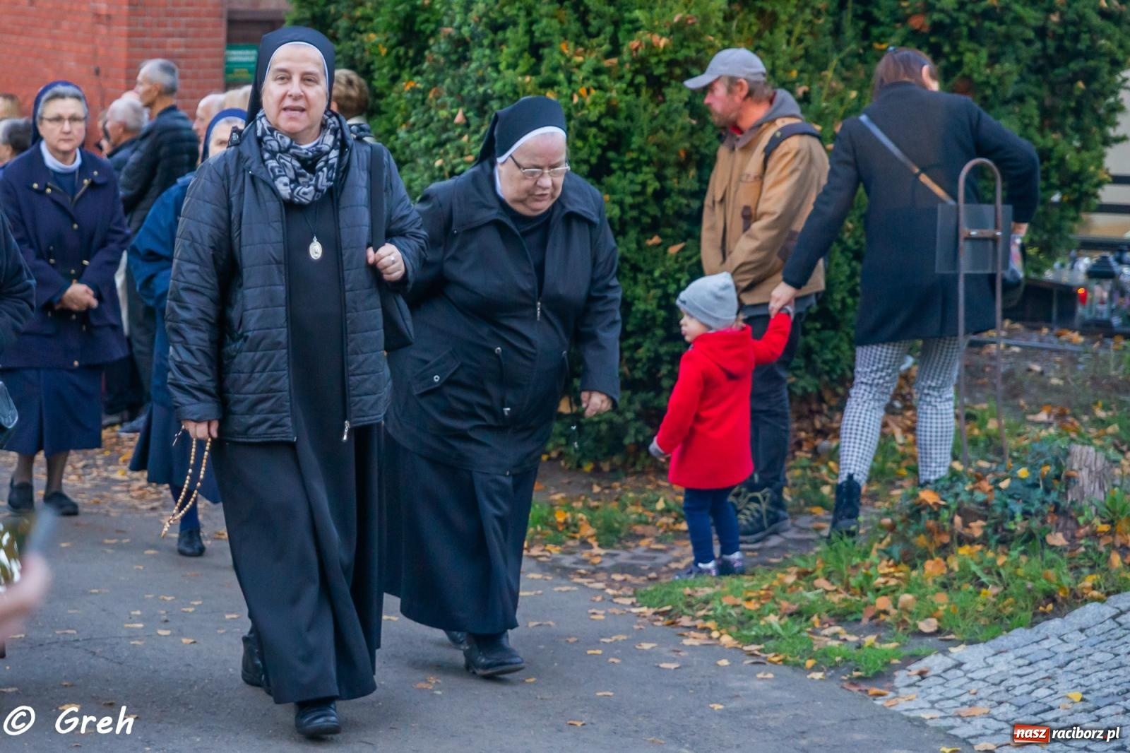 Zdjęcie w galerii na portalu naszraciborz.pl: Nieszpory i procesja na cmentarzu Jeruzalem [FOTO i WIDEO] wiadomości z regionu