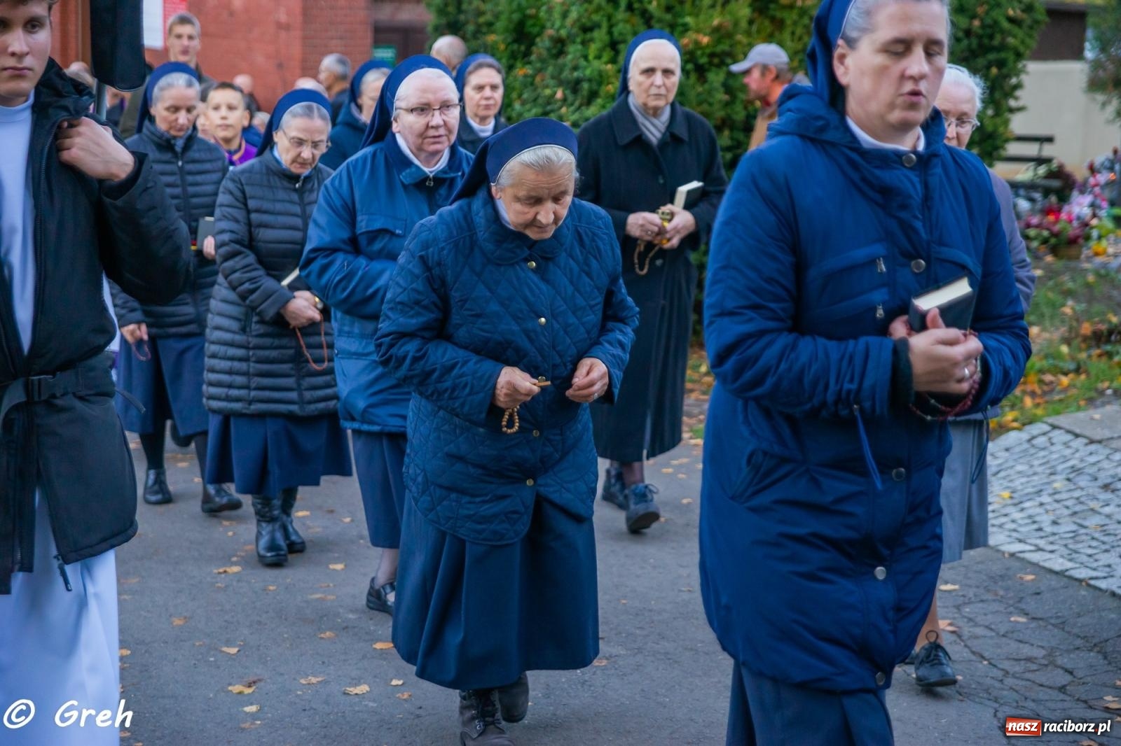 Zdjęcie w galerii na portalu naszraciborz.pl: Nieszpory i procesja na cmentarzu Jeruzalem [FOTO i WIDEO] wiadomości z regionu