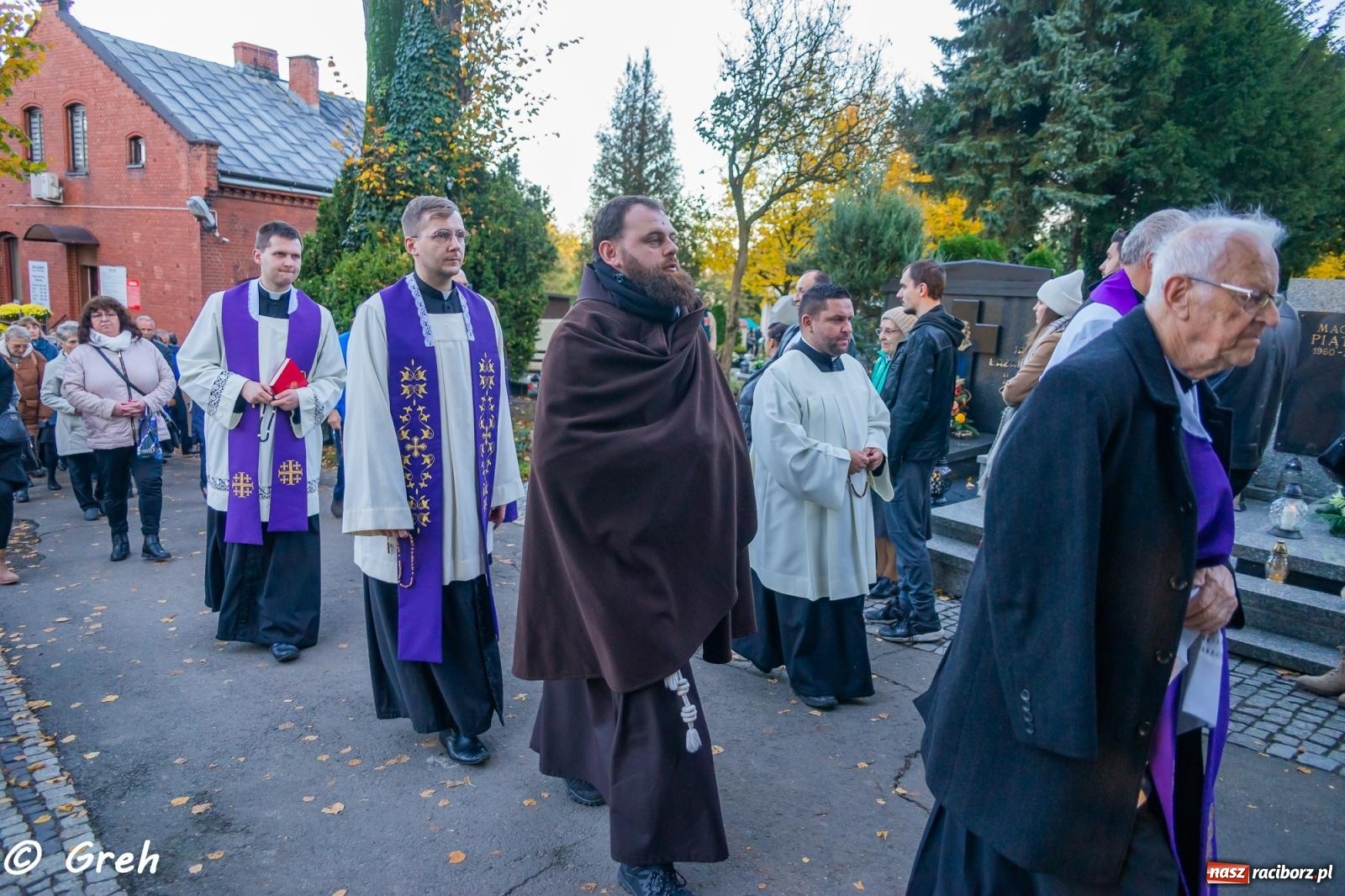 Zdjęcie w galerii na portalu naszraciborz.pl: Nieszpory i procesja na cmentarzu Jeruzalem [FOTO i WIDEO] wiadomości z regionu