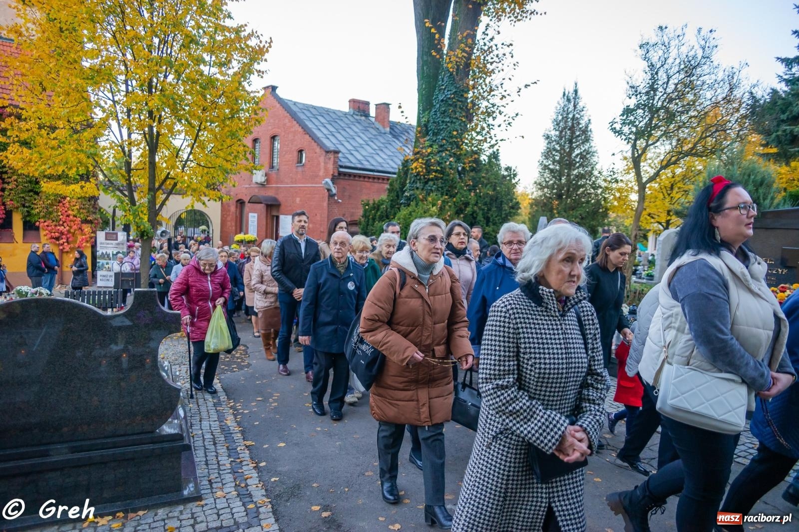 Zdjęcie w galerii na portalu naszraciborz.pl: Nieszpory i procesja na cmentarzu Jeruzalem [FOTO i WIDEO] wiadomości z regionu