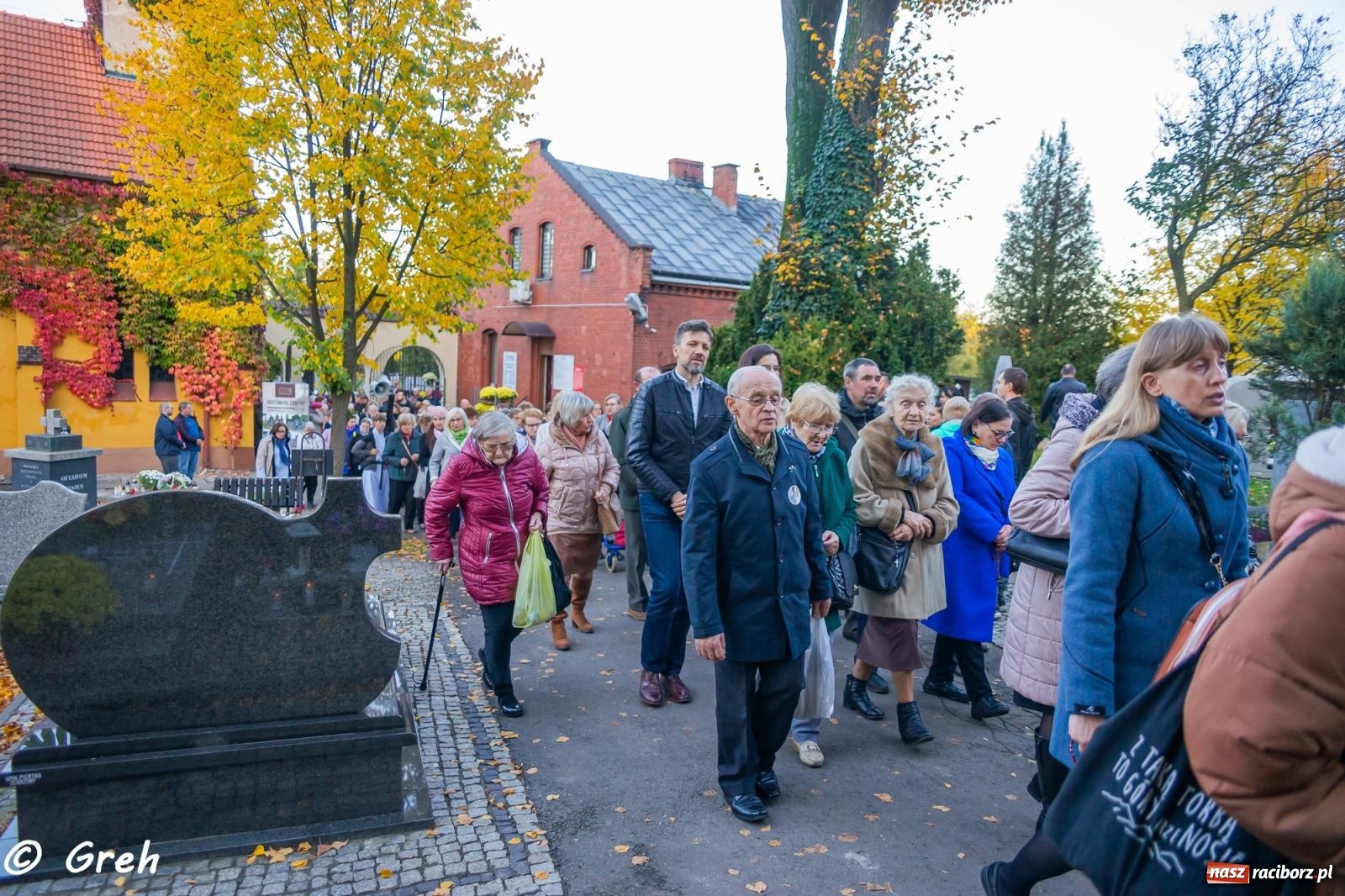 Zdjęcie w galerii na portalu naszraciborz.pl: Nieszpory i procesja na cmentarzu Jeruzalem [FOTO i WIDEO] wiadomości z regionu