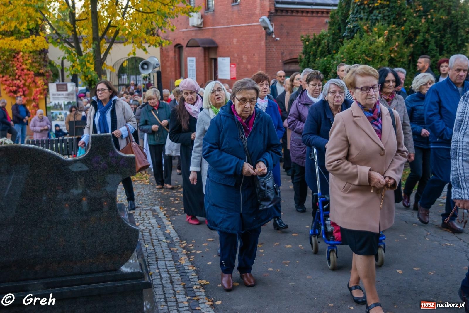 Zdjęcie w galerii na portalu naszraciborz.pl: Nieszpory i procesja na cmentarzu Jeruzalem [FOTO i WIDEO] wiadomości z regionu
