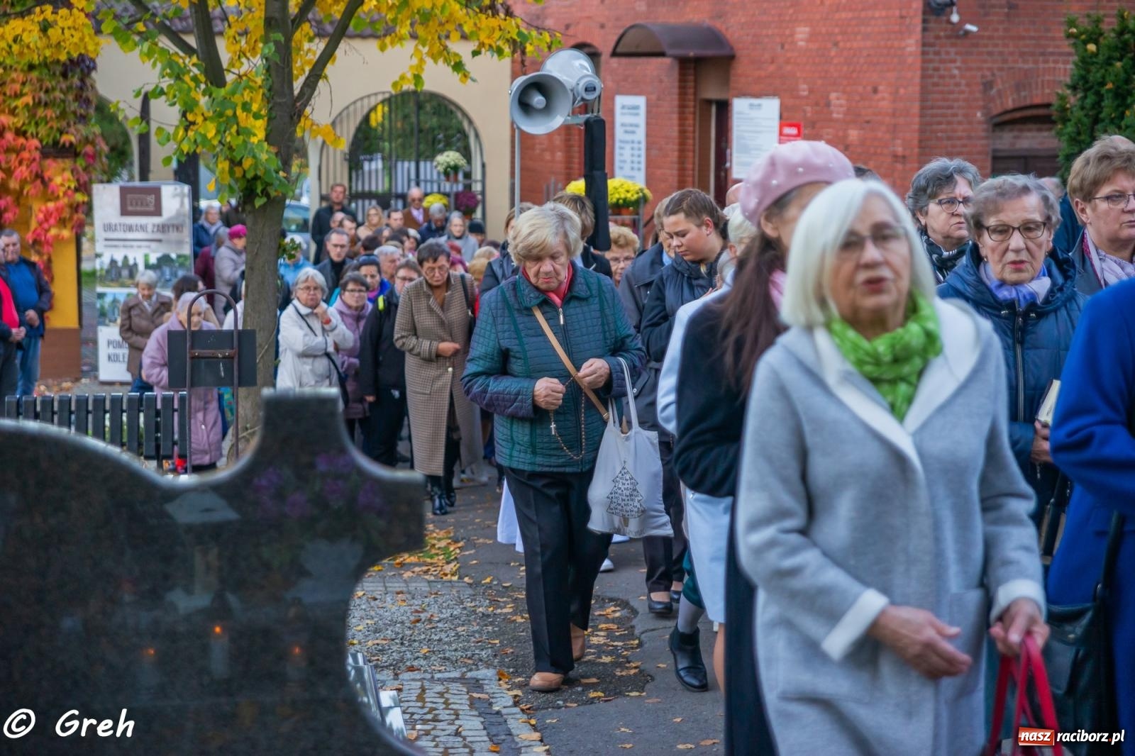 Zdjęcie w galerii na portalu naszraciborz.pl: Nieszpory i procesja na cmentarzu Jeruzalem [FOTO i WIDEO] wiadomości z regionu