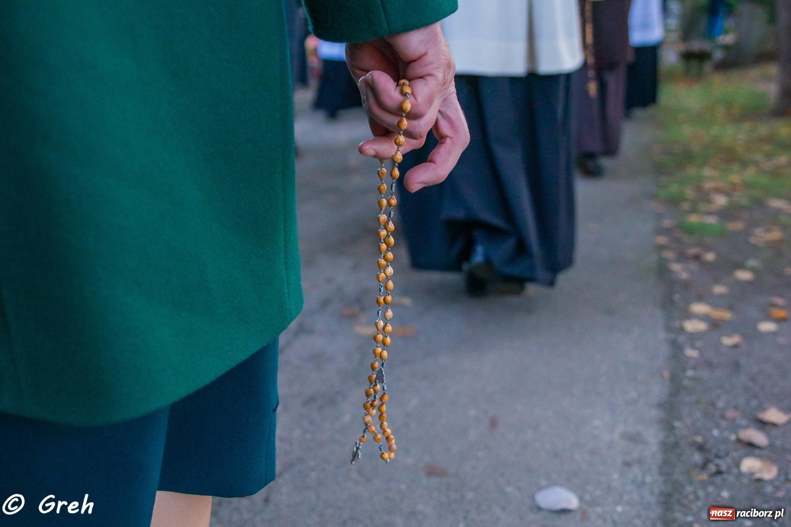 Zdjęcie w galerii na portalu naszraciborz.pl: Nieszpory i procesja na cmentarzu Jeruzalem [FOTO i WIDEO] wiadomości z regionu