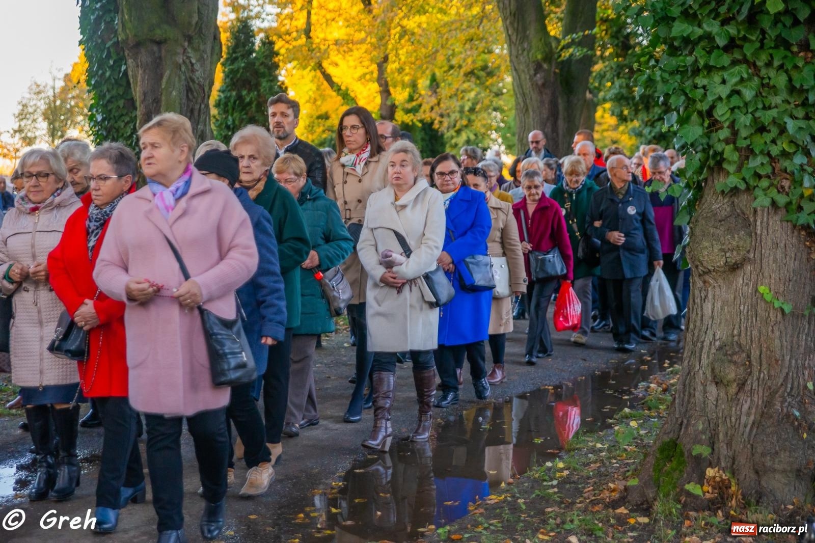 Zdjęcie w galerii na portalu naszraciborz.pl: Nieszpory i procesja na cmentarzu Jeruzalem [FOTO i WIDEO] wiadomości z regionu