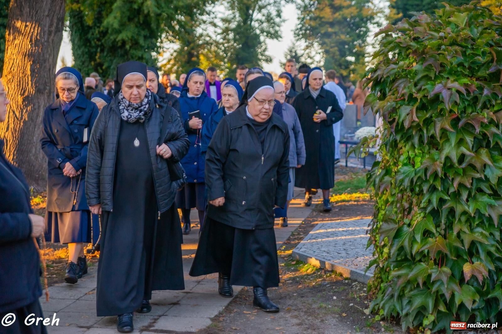 Zdjęcie w galerii na portalu naszraciborz.pl: Nieszpory i procesja na cmentarzu Jeruzalem [FOTO i WIDEO] wiadomości z regionu