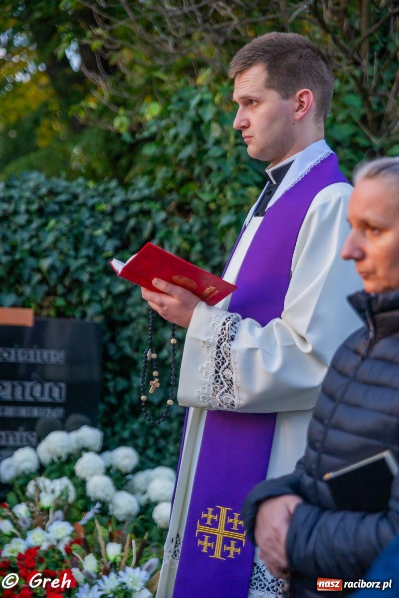 Zdjęcie w galerii na portalu naszraciborz.pl: Nieszpory i procesja na cmentarzu Jeruzalem [FOTO i WIDEO] wiadomości z regionu