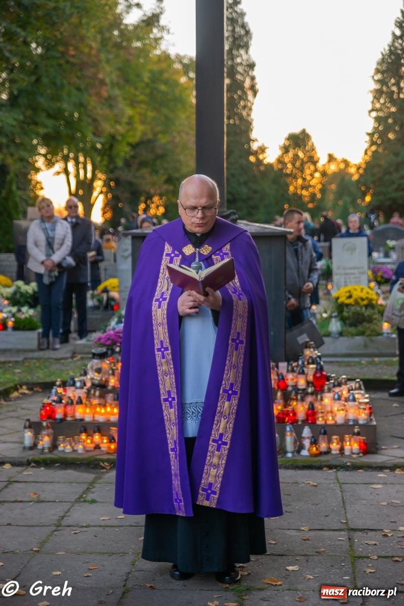 Zdjęcie w galerii na portalu naszraciborz.pl: Nieszpory i procesja na cmentarzu Jeruzalem [FOTO i WIDEO] wiadomości z regionu