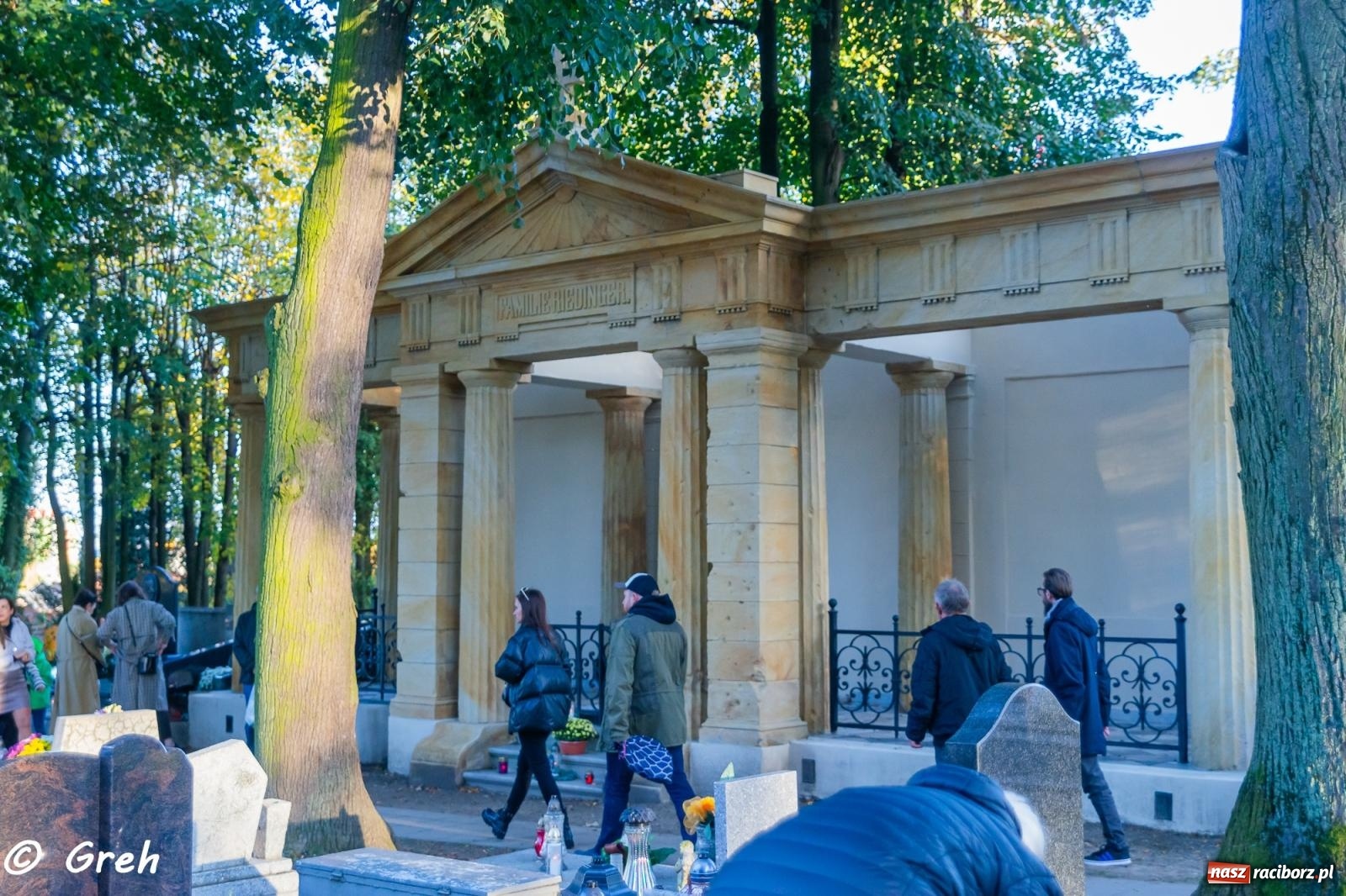 Zdjęcie w galerii na portalu naszraciborz.pl: Nieszpory i procesja na cmentarzu Jeruzalem [FOTO i WIDEO] wiadomości z regionu