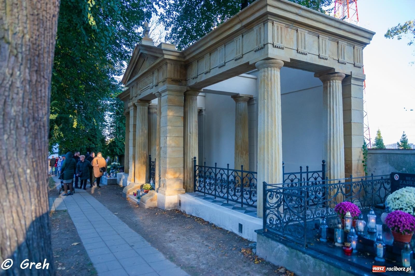 Zdjęcie w galerii na portalu naszraciborz.pl: Nieszpory i procesja na cmentarzu Jeruzalem [FOTO i WIDEO] wiadomości z regionu