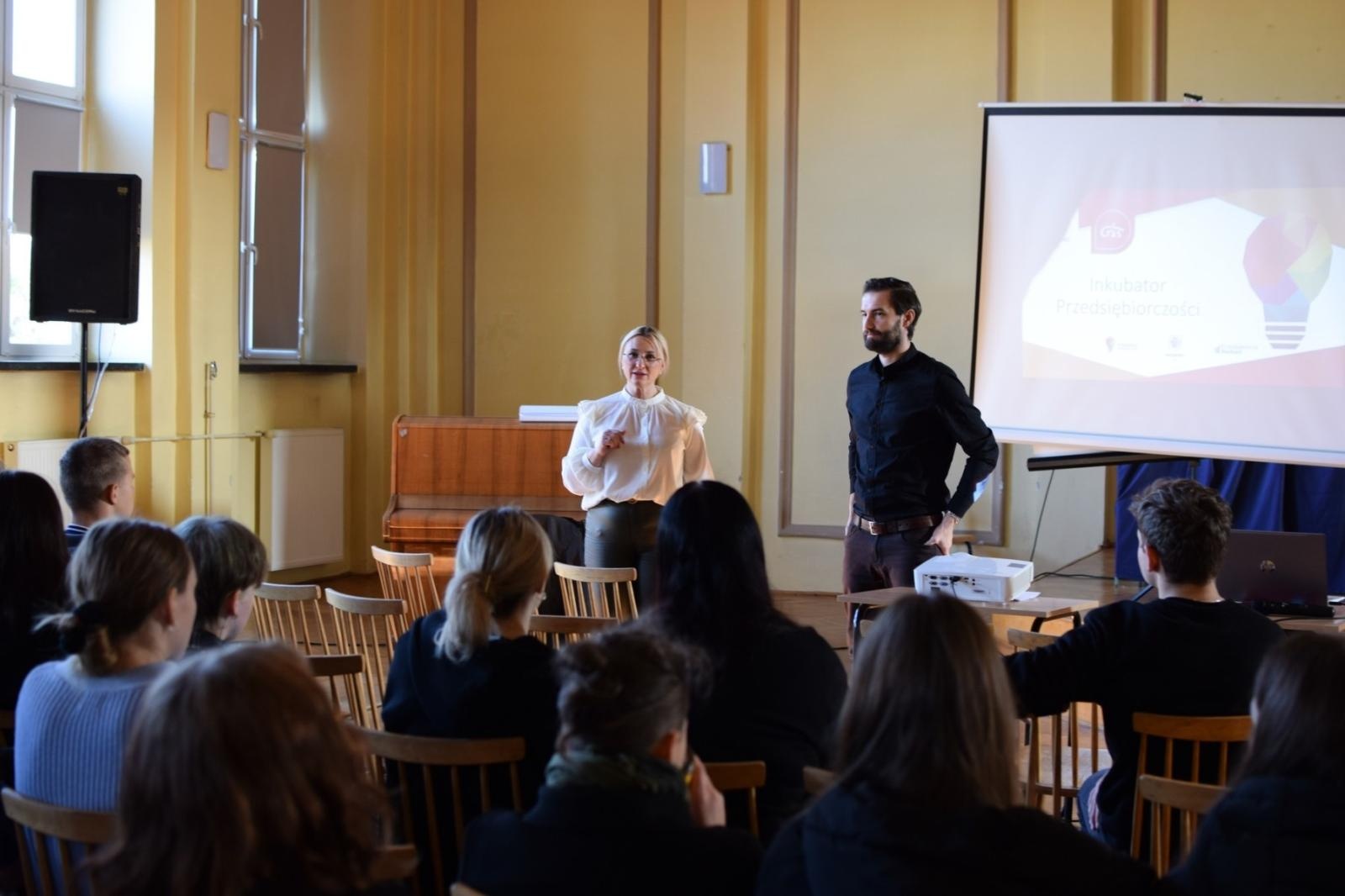 Zdjęcie w galerii na portalu naszraciborz.pl: Uczniowie raciborskich szkół tworzą biznesplany wiadomości z regionu
