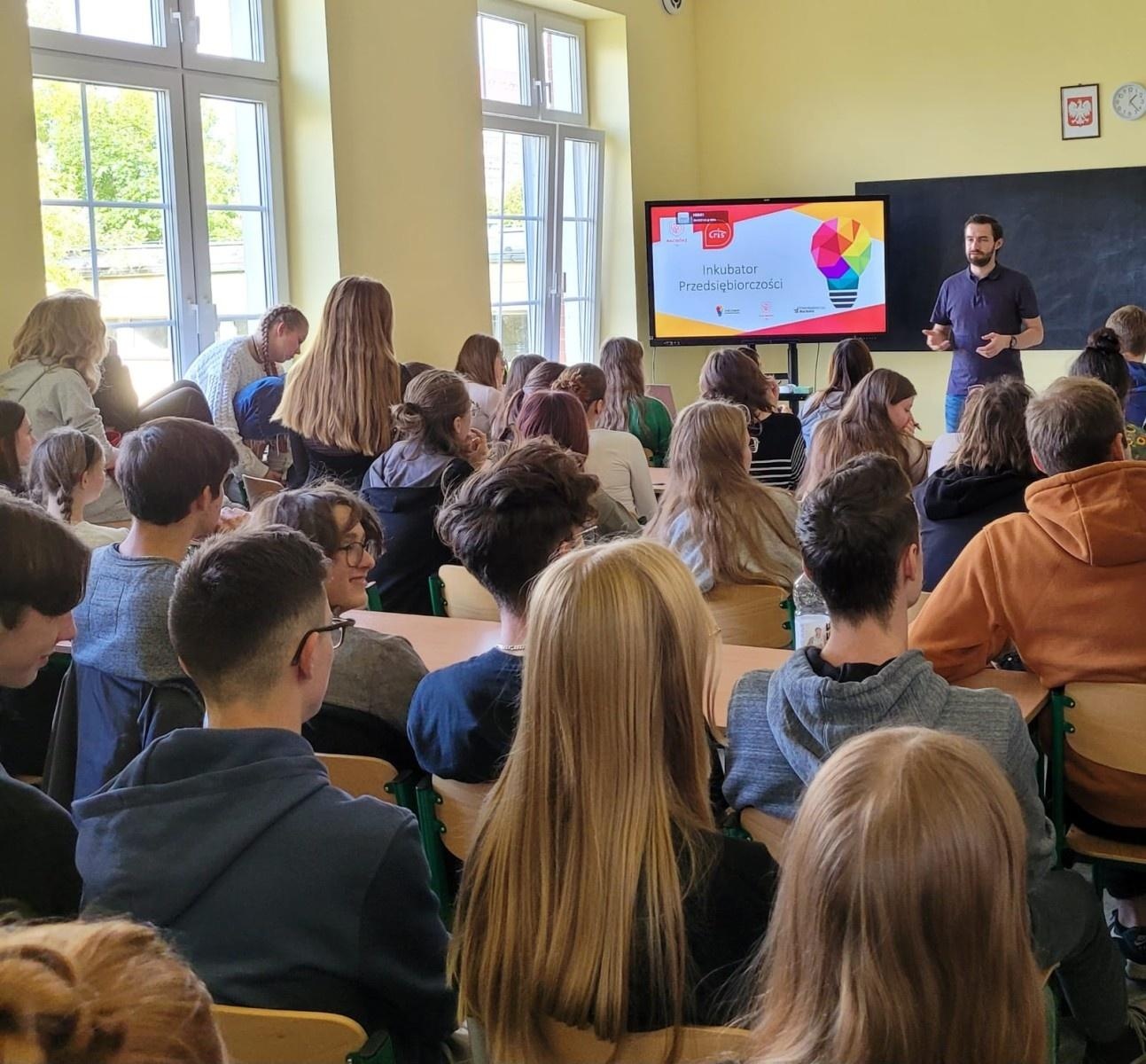 Zdjęcie w galerii na portalu naszraciborz.pl: Uczniowie raciborskich szkół tworzą biznesplany wiadomości z regionu