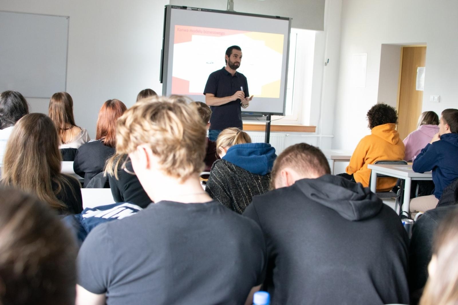 Zdjęcie w galerii na portalu naszraciborz.pl: Uczniowie raciborskich szkół tworzą biznesplany wiadomości z regionu