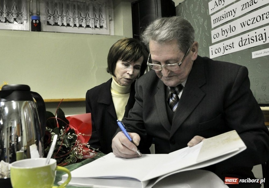 Zdjęcie w galerii na portalu naszraciborz.pl: Kronika rozeszła się jak ciepłe bułki wiadomości z regionu