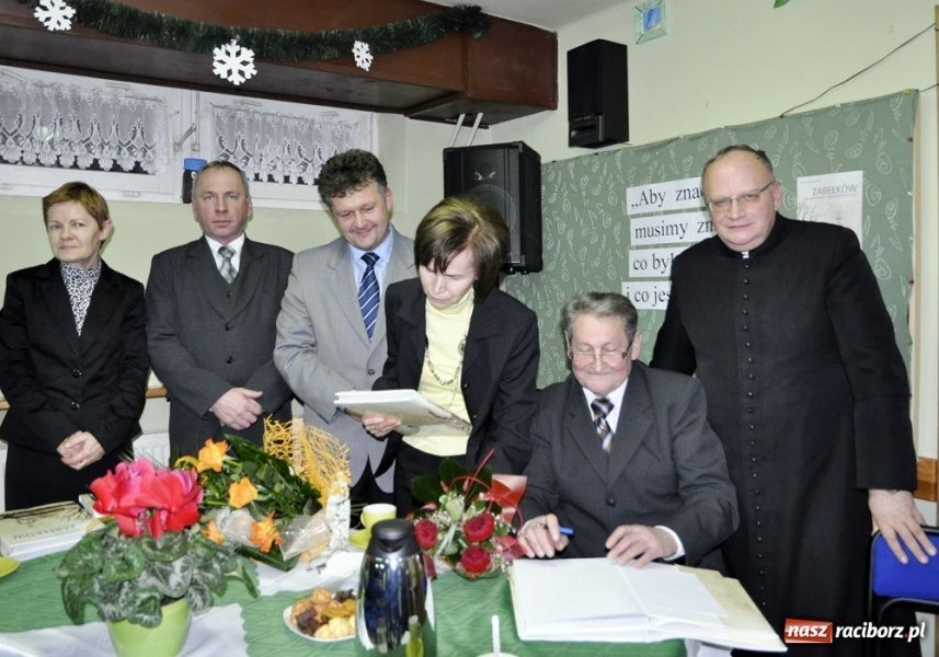 Zdjęcie w galerii na portalu naszraciborz.pl: Kronika rozeszła się jak ciepłe bułki wiadomości z regionu