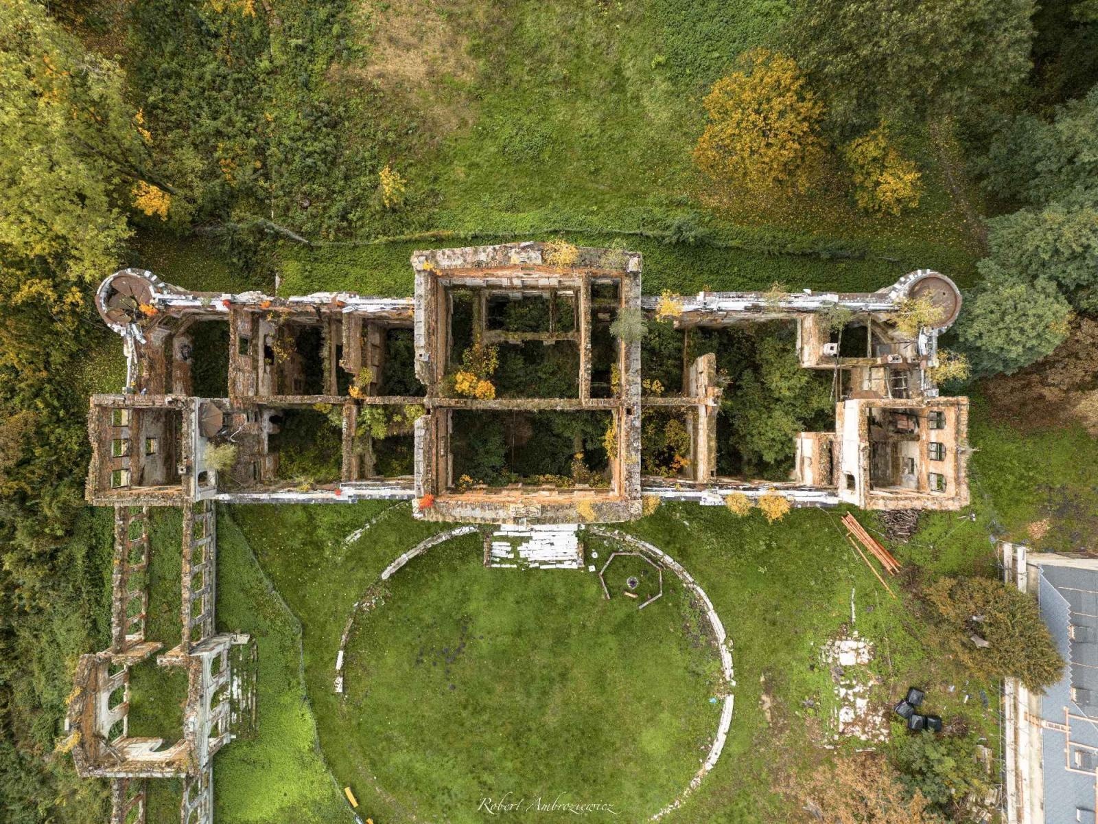 Zdjęcie w galerii na portalu naszraciborz.pl: Pałac w Sławikowie zamknięty po zawaleniu się XIX-wiecznej oranżerii wiadomości z regionu