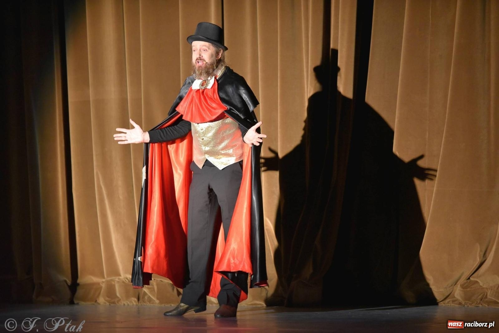 Zdjęcie w galerii na portalu naszraciborz.pl: Dziadek do orzechów - familijny spektakl na deskach RCK [FOTO i WIDEO] wiadomości z regionu