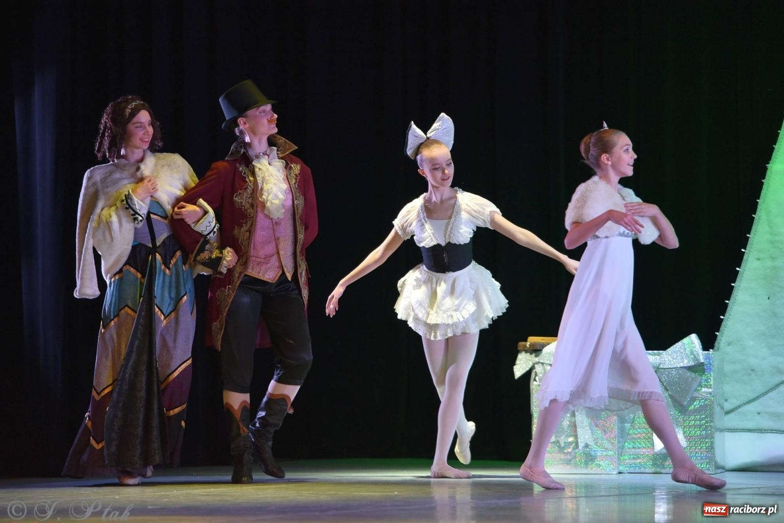 Zdjęcie w galerii na portalu naszraciborz.pl: Dziadek do orzechów - familijny spektakl na deskach RCK [FOTO i WIDEO] wiadomości z regionu