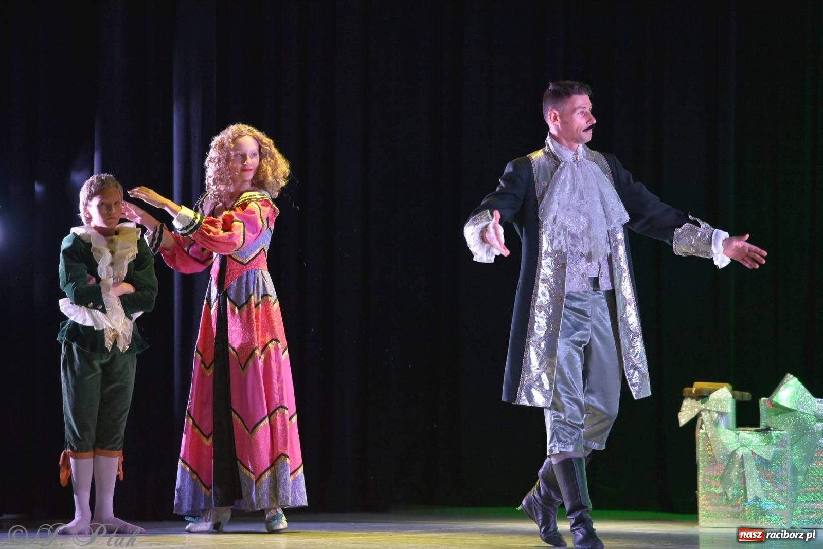 Zdjęcie w galerii na portalu naszraciborz.pl: Dziadek do orzechów - familijny spektakl na deskach RCK [FOTO i WIDEO] wiadomości z regionu