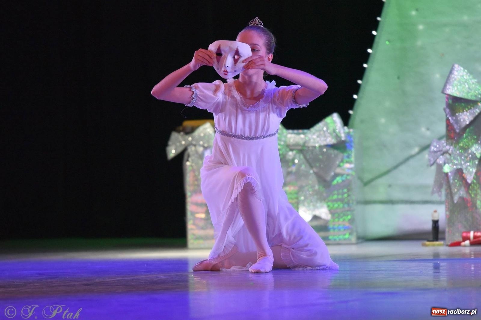 Zdjęcie w galerii na portalu naszraciborz.pl: Dziadek do orzechów - familijny spektakl na deskach RCK [FOTO i WIDEO] wiadomości z regionu