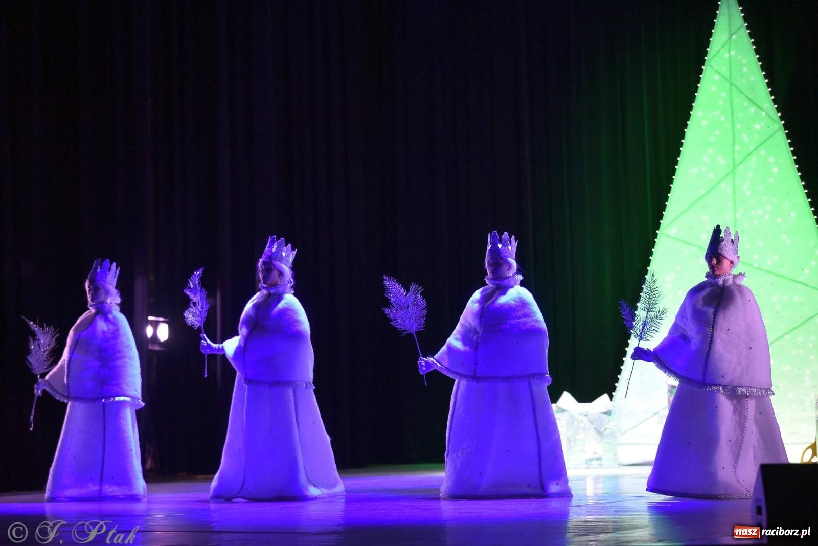 Zdjęcie w galerii na portalu naszraciborz.pl: Dziadek do orzechów - familijny spektakl na deskach RCK [FOTO i WIDEO] wiadomości z regionu