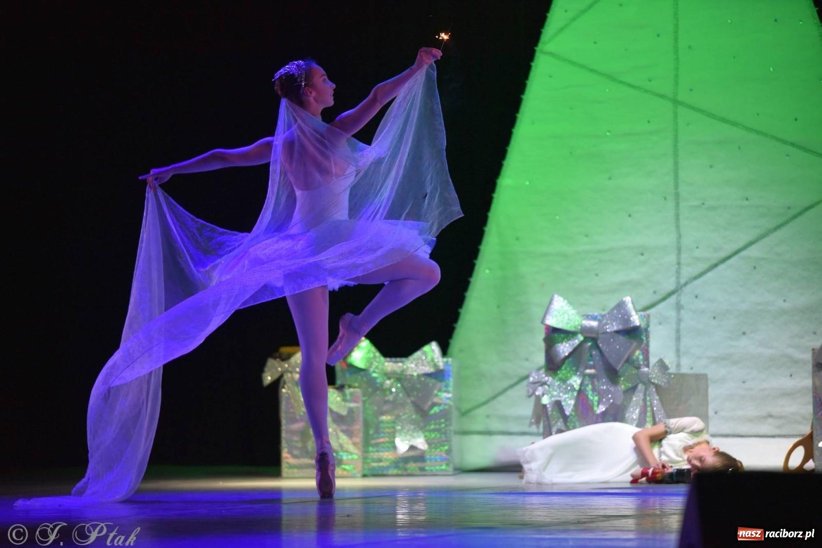 Zdjęcie w galerii na portalu naszraciborz.pl: Dziadek do orzechów - familijny spektakl na deskach RCK [FOTO i WIDEO] wiadomości z regionu