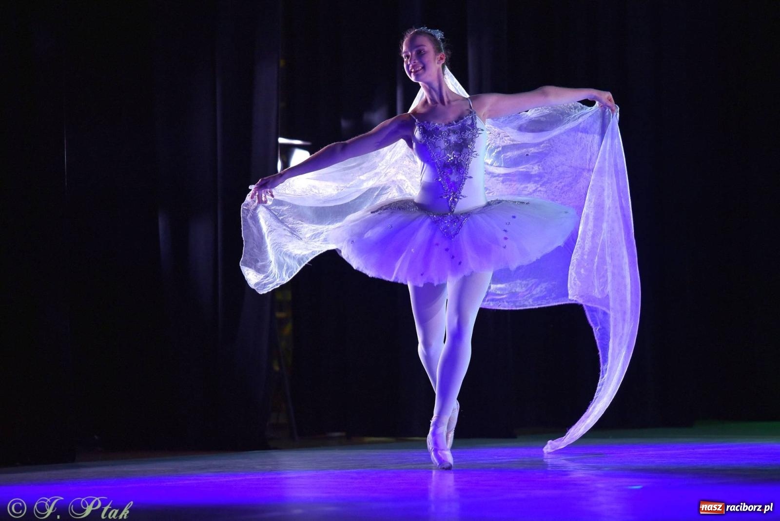 Zdjęcie w galerii na portalu naszraciborz.pl: Dziadek do orzechów - familijny spektakl na deskach RCK [FOTO i WIDEO] wiadomości z regionu