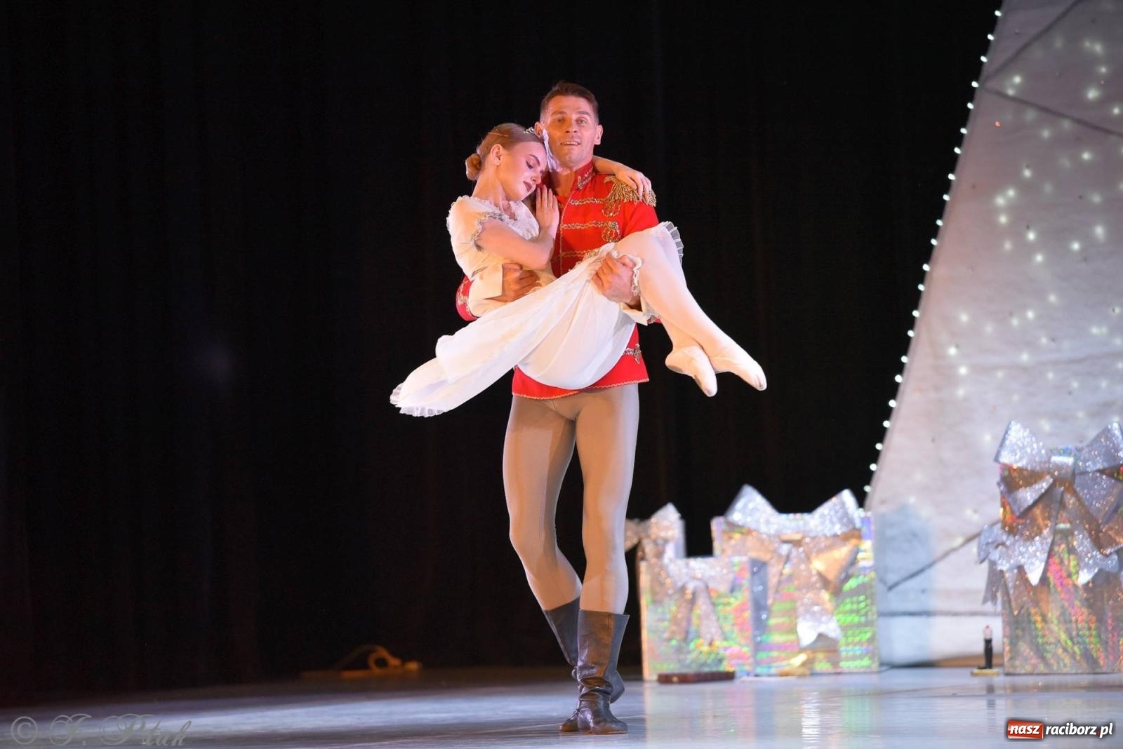 Zdjęcie w galerii na portalu naszraciborz.pl: Dziadek do orzechów - familijny spektakl na deskach RCK [FOTO i WIDEO] wiadomości z regionu