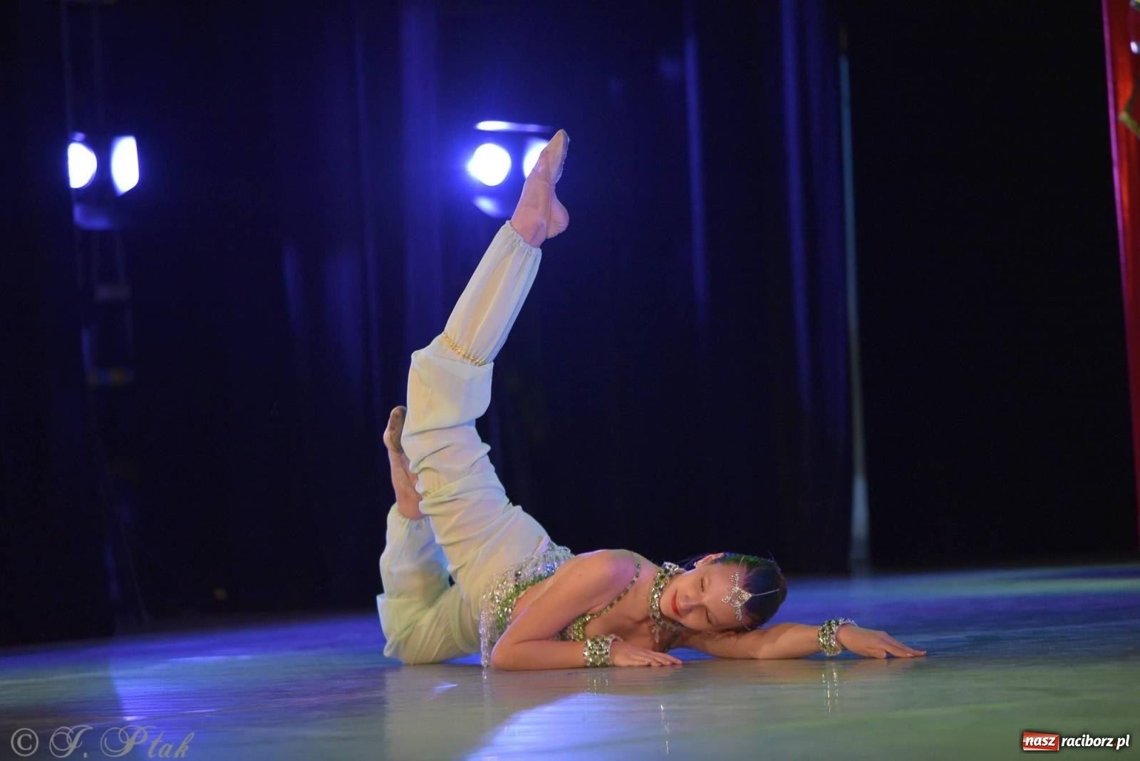 Zdjęcie w galerii na portalu naszraciborz.pl: Dziadek do orzechów - familijny spektakl na deskach RCK [FOTO i WIDEO] wiadomości z regionu