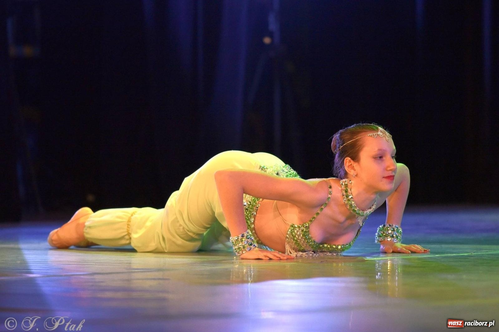 Zdjęcie w galerii na portalu naszraciborz.pl: Dziadek do orzechów - familijny spektakl na deskach RCK [FOTO i WIDEO] wiadomości z regionu