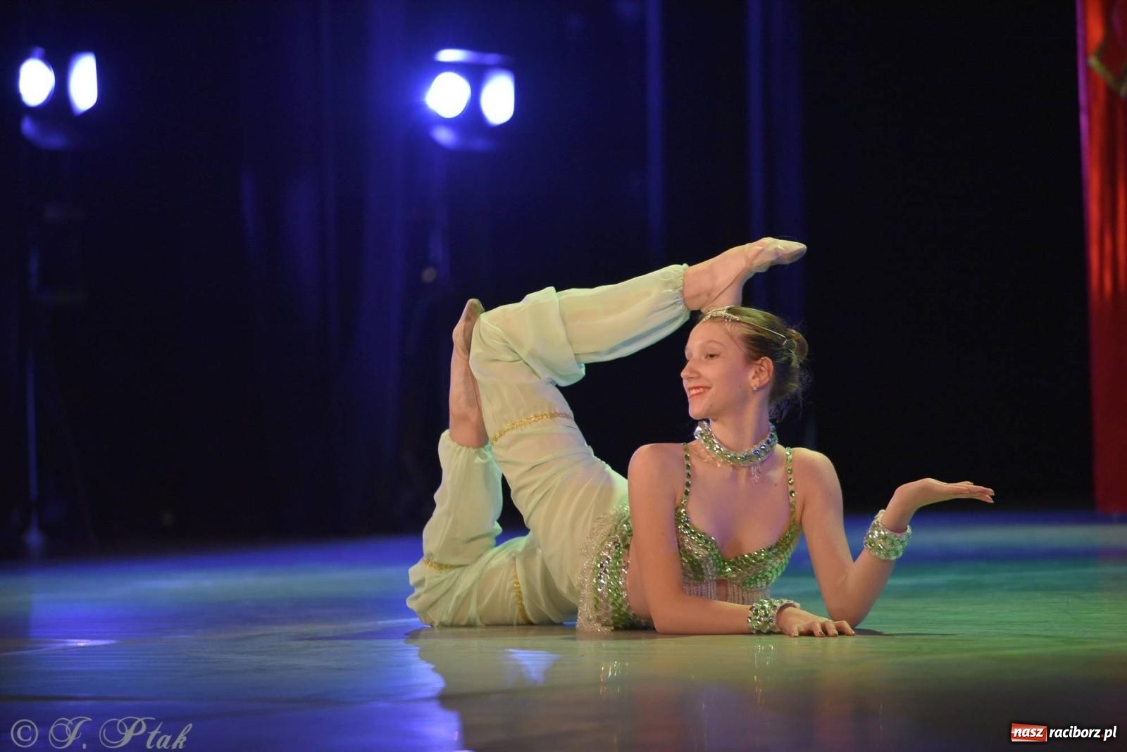 Zdjęcie w galerii na portalu naszraciborz.pl: Dziadek do orzechów - familijny spektakl na deskach RCK [FOTO i WIDEO] wiadomości z regionu