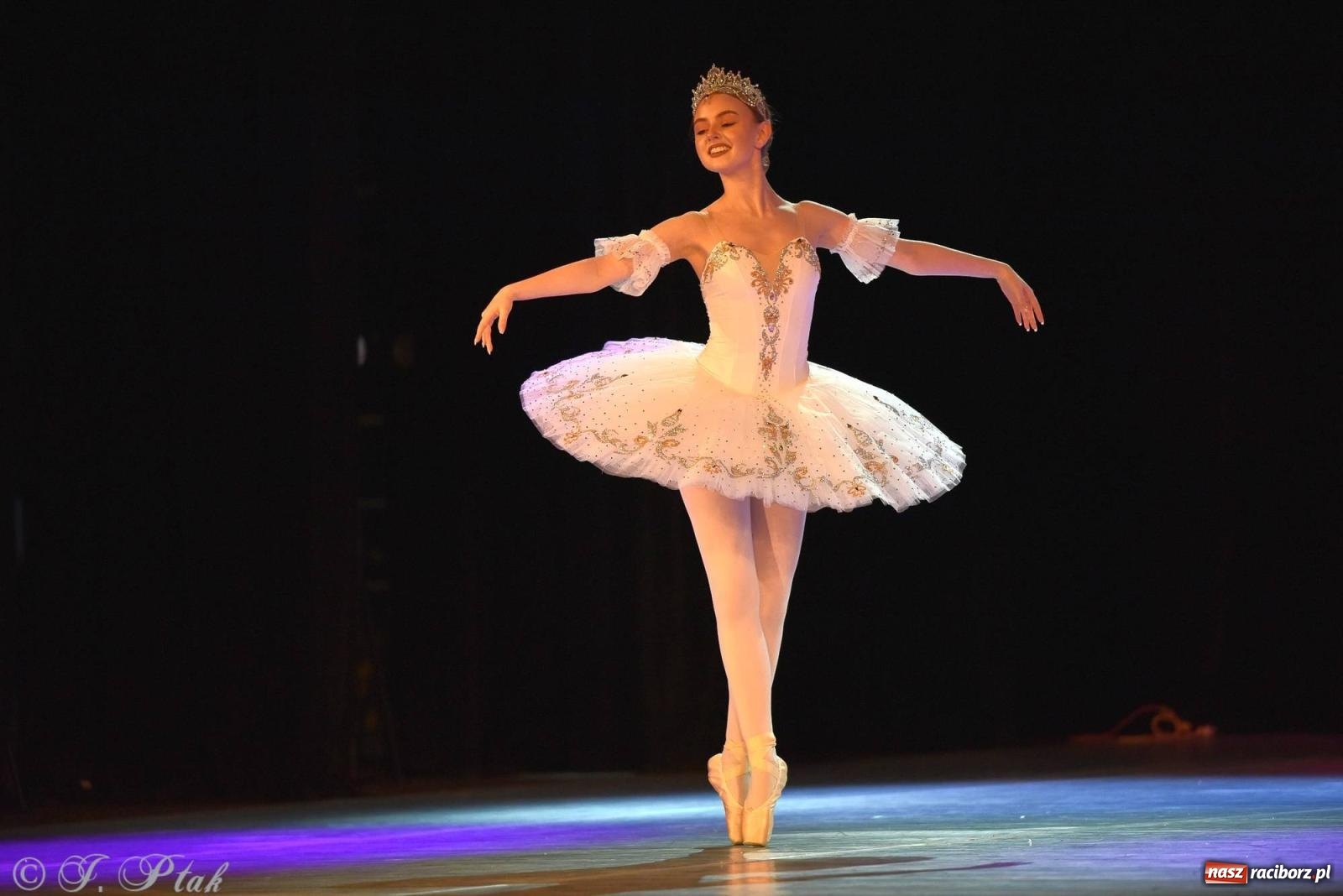 Zdjęcie w galerii na portalu naszraciborz.pl: Dziadek do orzechów - familijny spektakl na deskach RCK [FOTO i WIDEO] wiadomości z regionu