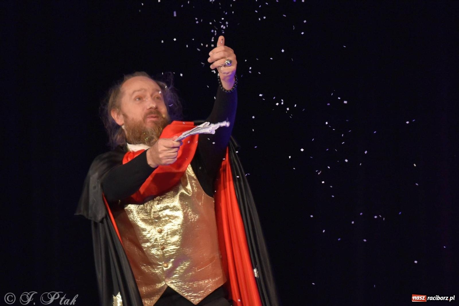 Zdjęcie w galerii na portalu naszraciborz.pl: Dziadek do orzechów - familijny spektakl na deskach RCK [FOTO i WIDEO] wiadomości z regionu