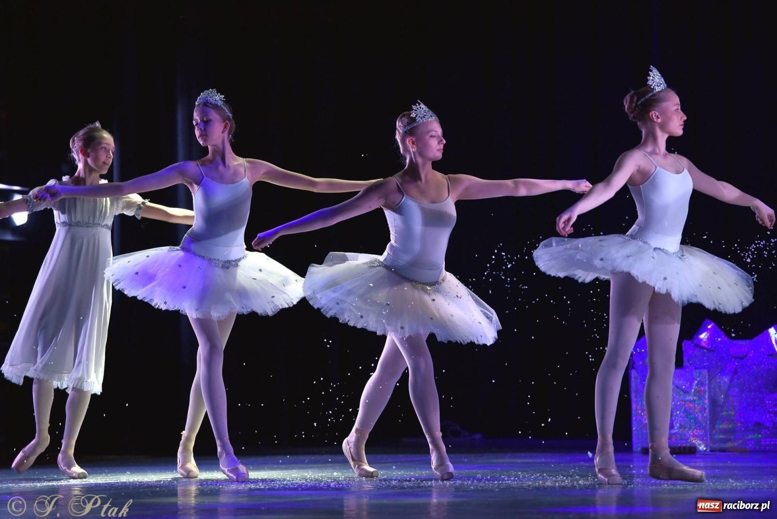 Zdjęcie w galerii na portalu naszraciborz.pl: Dziadek do orzechów - familijny spektakl na deskach RCK [FOTO i WIDEO] wiadomości z regionu