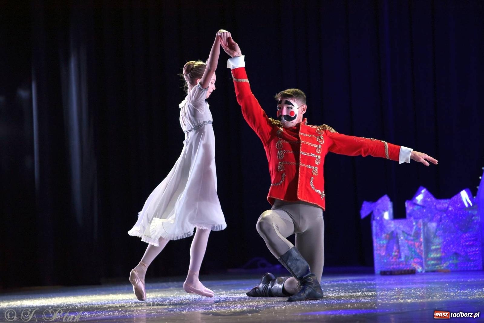 Zdjęcie w galerii na portalu naszraciborz.pl: Dziadek do orzechów - familijny spektakl na deskach RCK [FOTO i WIDEO] wiadomości z regionu