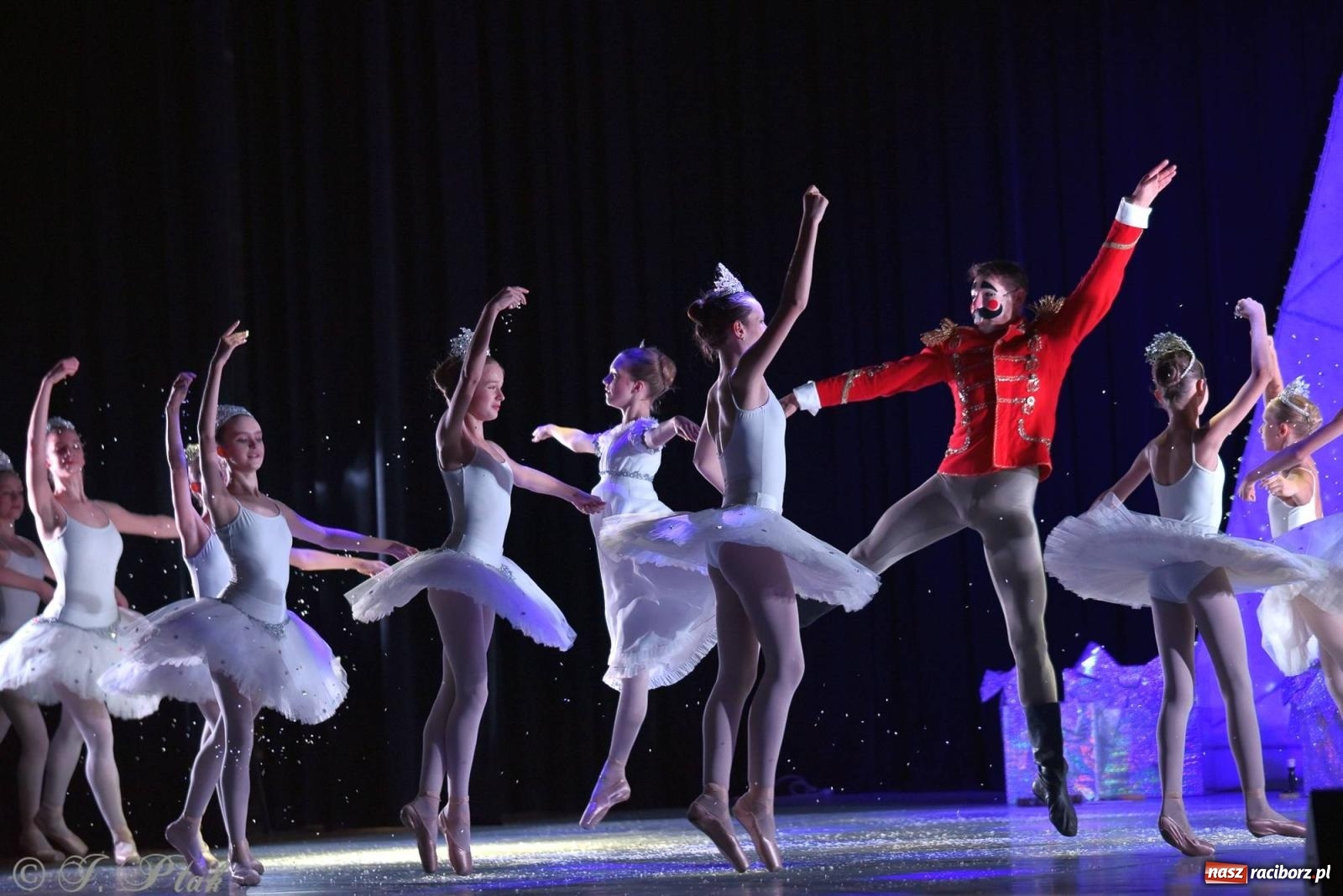 Zdjęcie w galerii na portalu naszraciborz.pl: Dziadek do orzechów - familijny spektakl na deskach RCK [FOTO i WIDEO] wiadomości z regionu