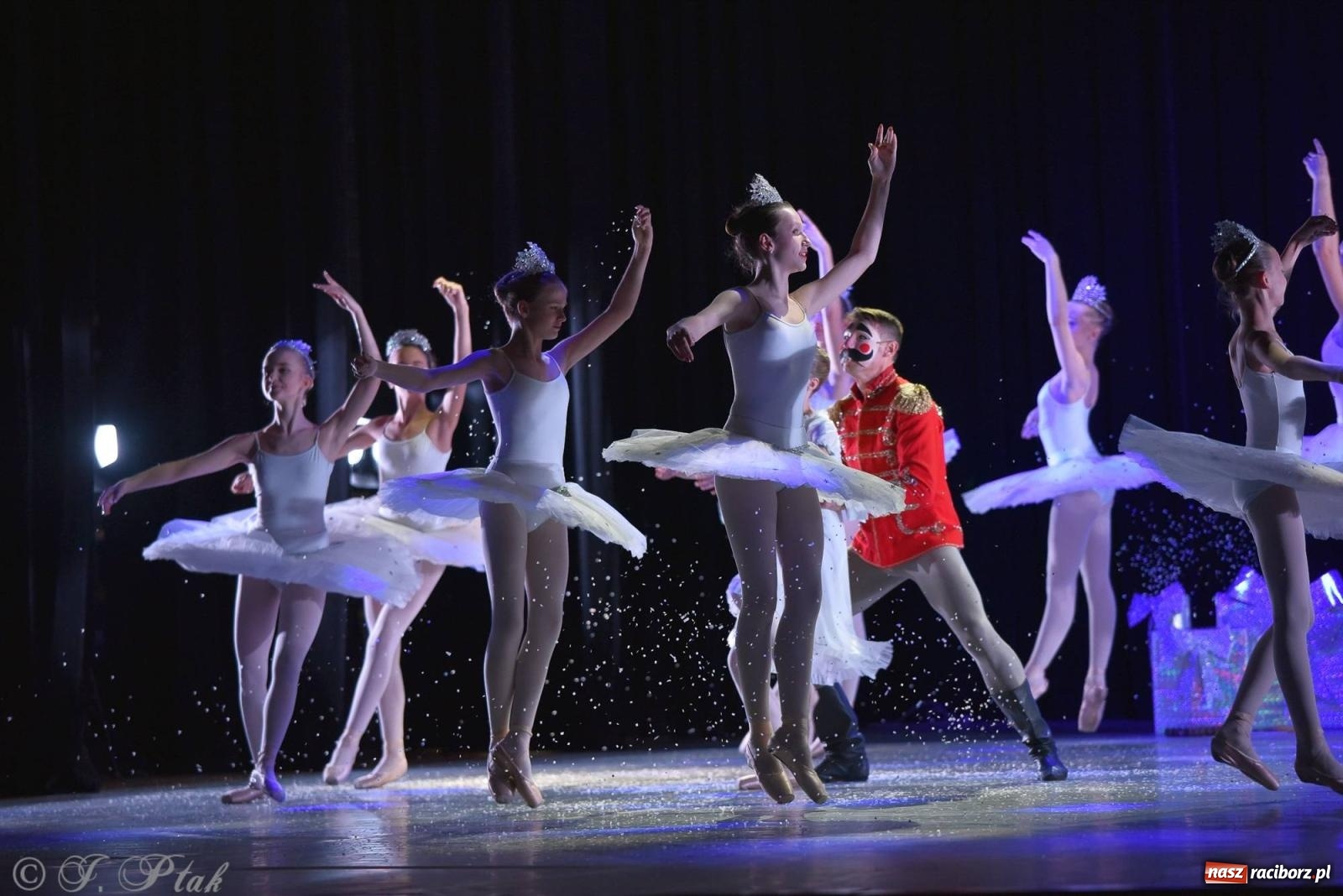 Zdjęcie w galerii na portalu naszraciborz.pl: Dziadek do orzechów - familijny spektakl na deskach RCK [FOTO i WIDEO] wiadomości z regionu