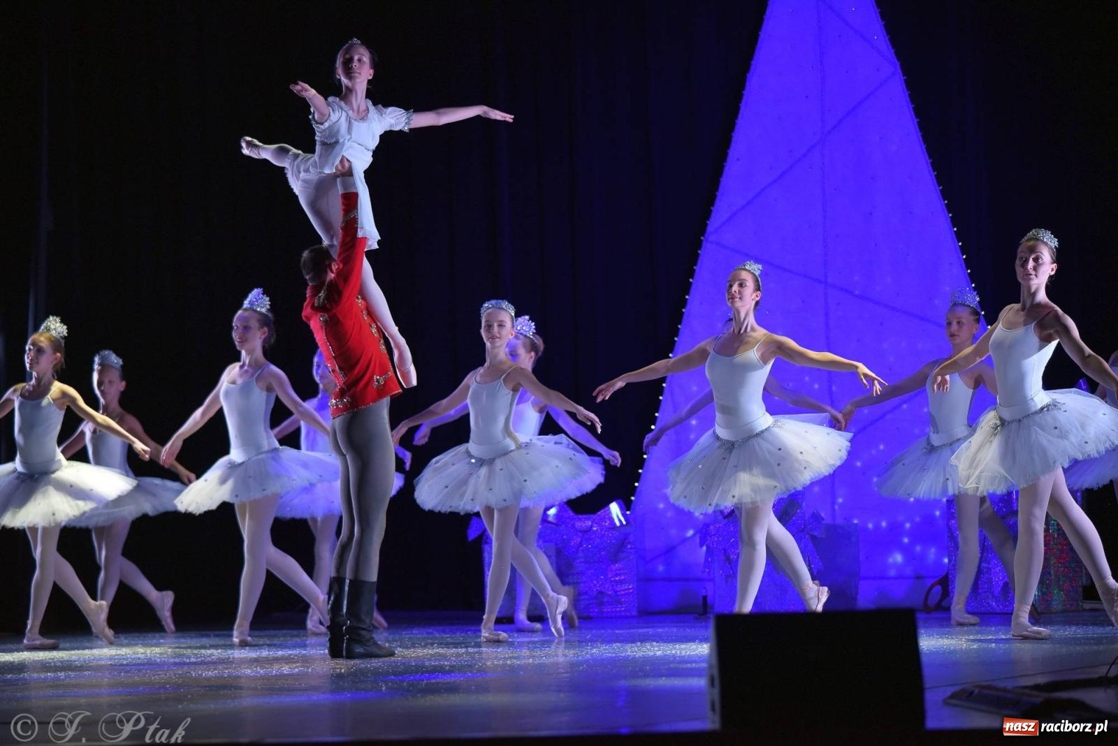 Zdjęcie w galerii na portalu naszraciborz.pl: Dziadek do orzechów - familijny spektakl na deskach RCK [FOTO i WIDEO] wiadomości z regionu