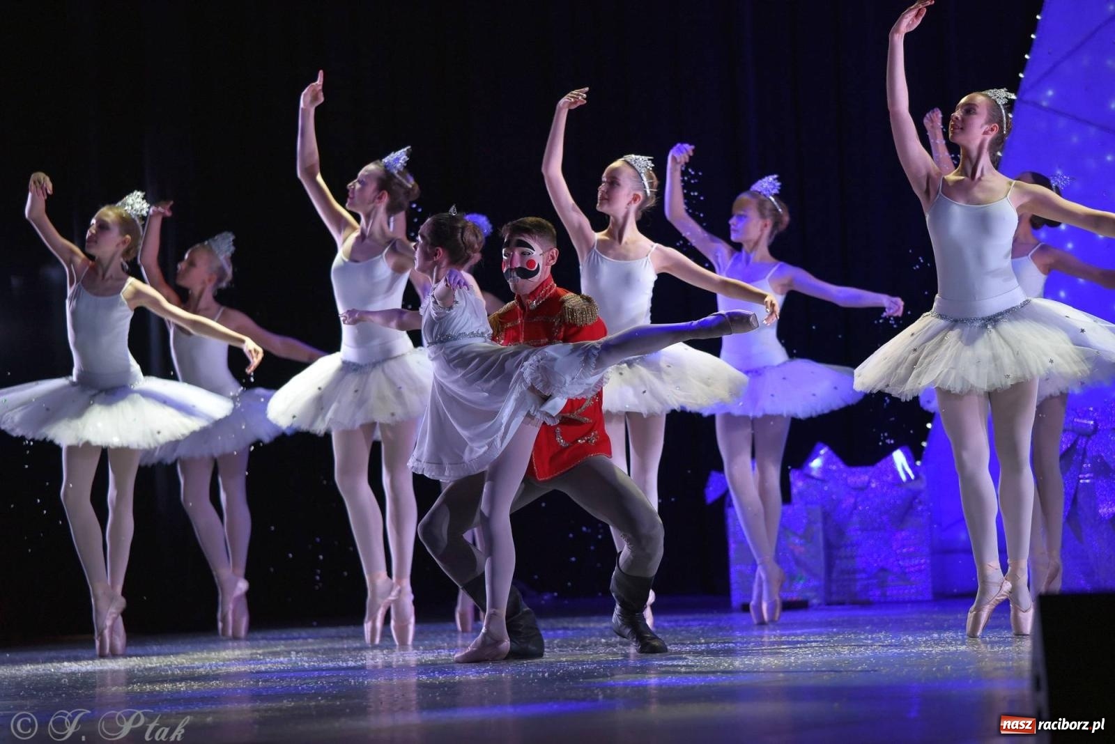 Zdjęcie w galerii na portalu naszraciborz.pl: Dziadek do orzechów - familijny spektakl na deskach RCK [FOTO i WIDEO] wiadomości z regionu