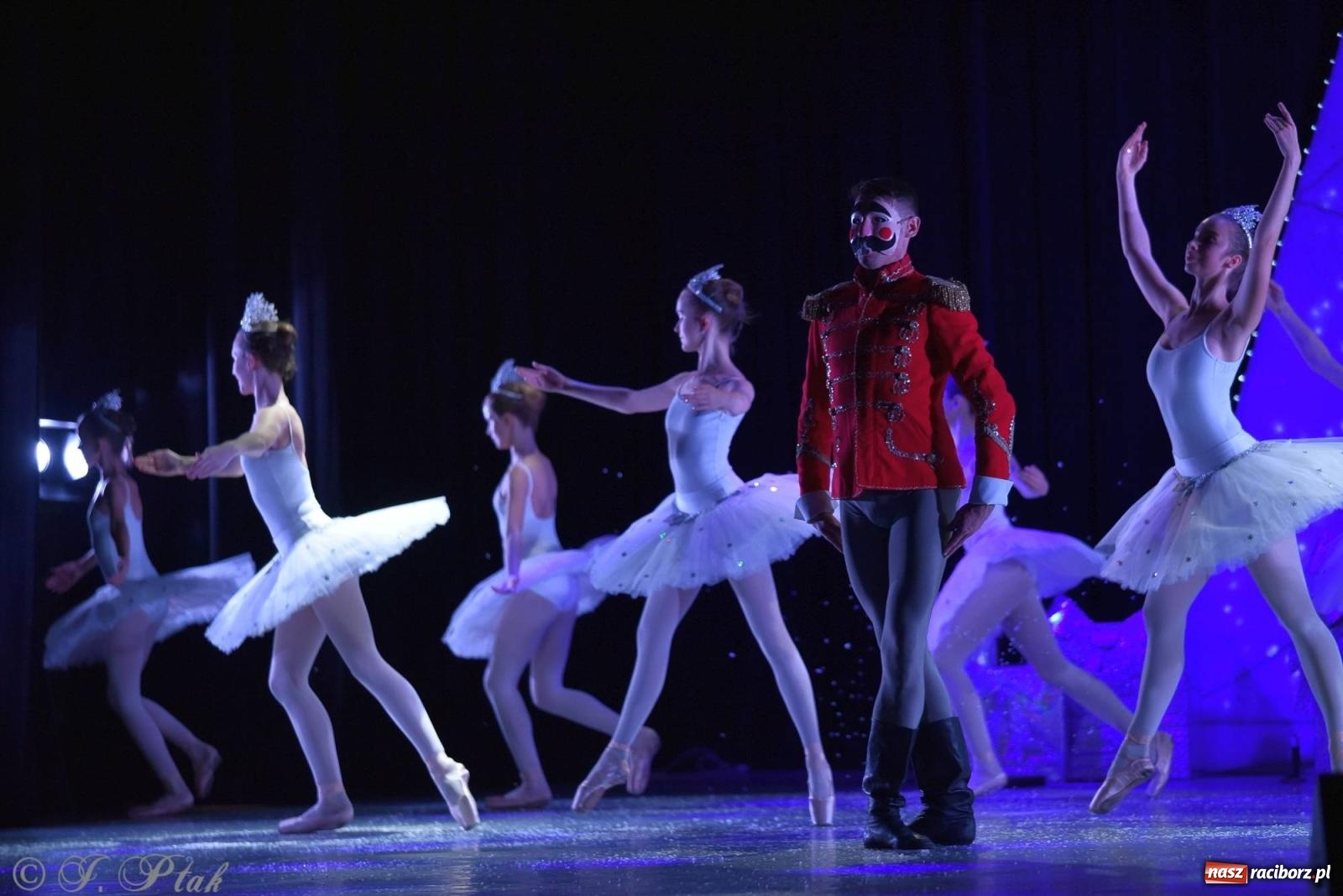 Zdjęcie w galerii na portalu naszraciborz.pl: Dziadek do orzechów - familijny spektakl na deskach RCK [FOTO i WIDEO] wiadomości z regionu