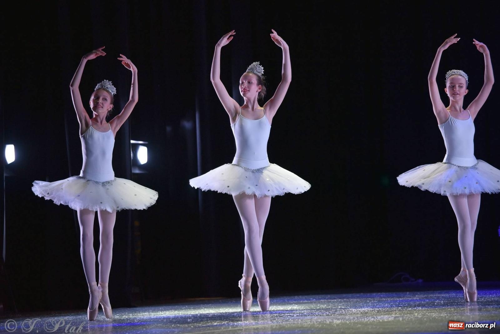 Zdjęcie w galerii na portalu naszraciborz.pl: Dziadek do orzechów - familijny spektakl na deskach RCK [FOTO i WIDEO] wiadomości z regionu