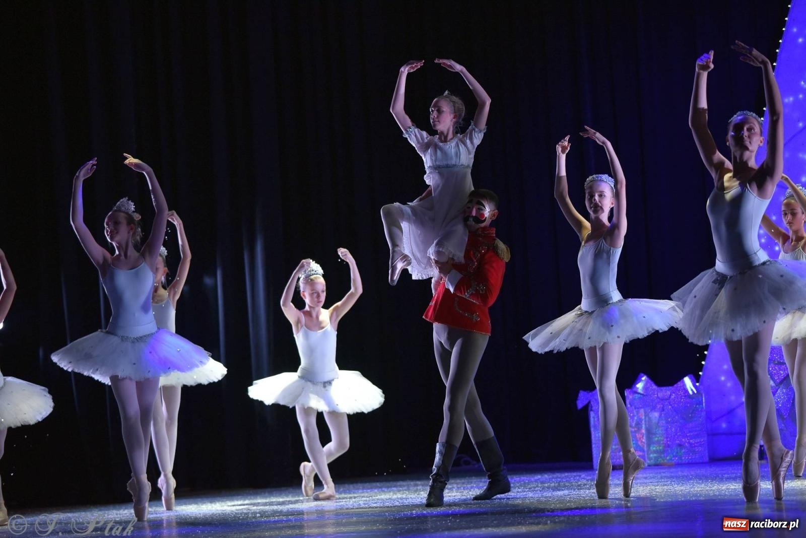 Zdjęcie w galerii na portalu naszraciborz.pl: Dziadek do orzechów - familijny spektakl na deskach RCK [FOTO i WIDEO] wiadomości z regionu