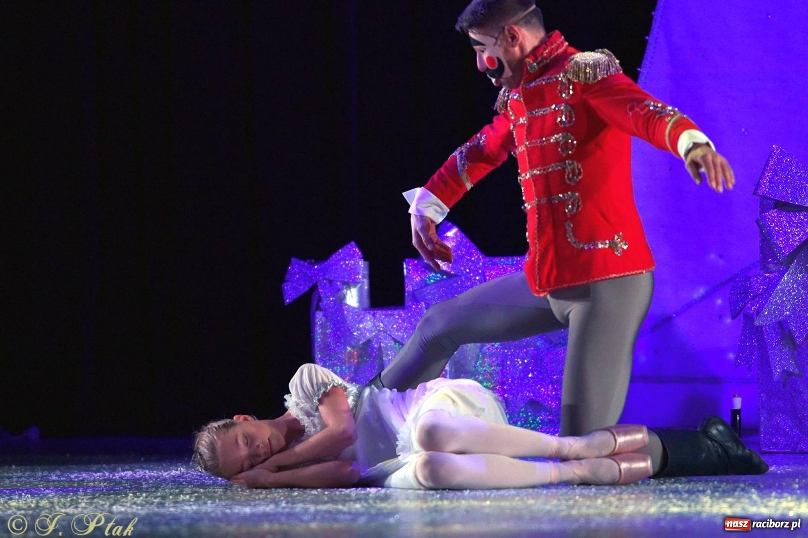 Zdjęcie w galerii na portalu naszraciborz.pl: Dziadek do orzechów - familijny spektakl na deskach RCK [FOTO i WIDEO] wiadomości z regionu