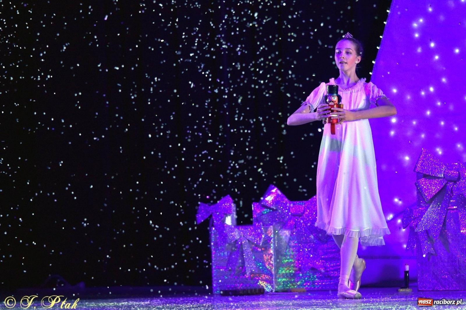 Zdjęcie w galerii na portalu naszraciborz.pl: Dziadek do orzechów - familijny spektakl na deskach RCK [FOTO i WIDEO] wiadomości z regionu