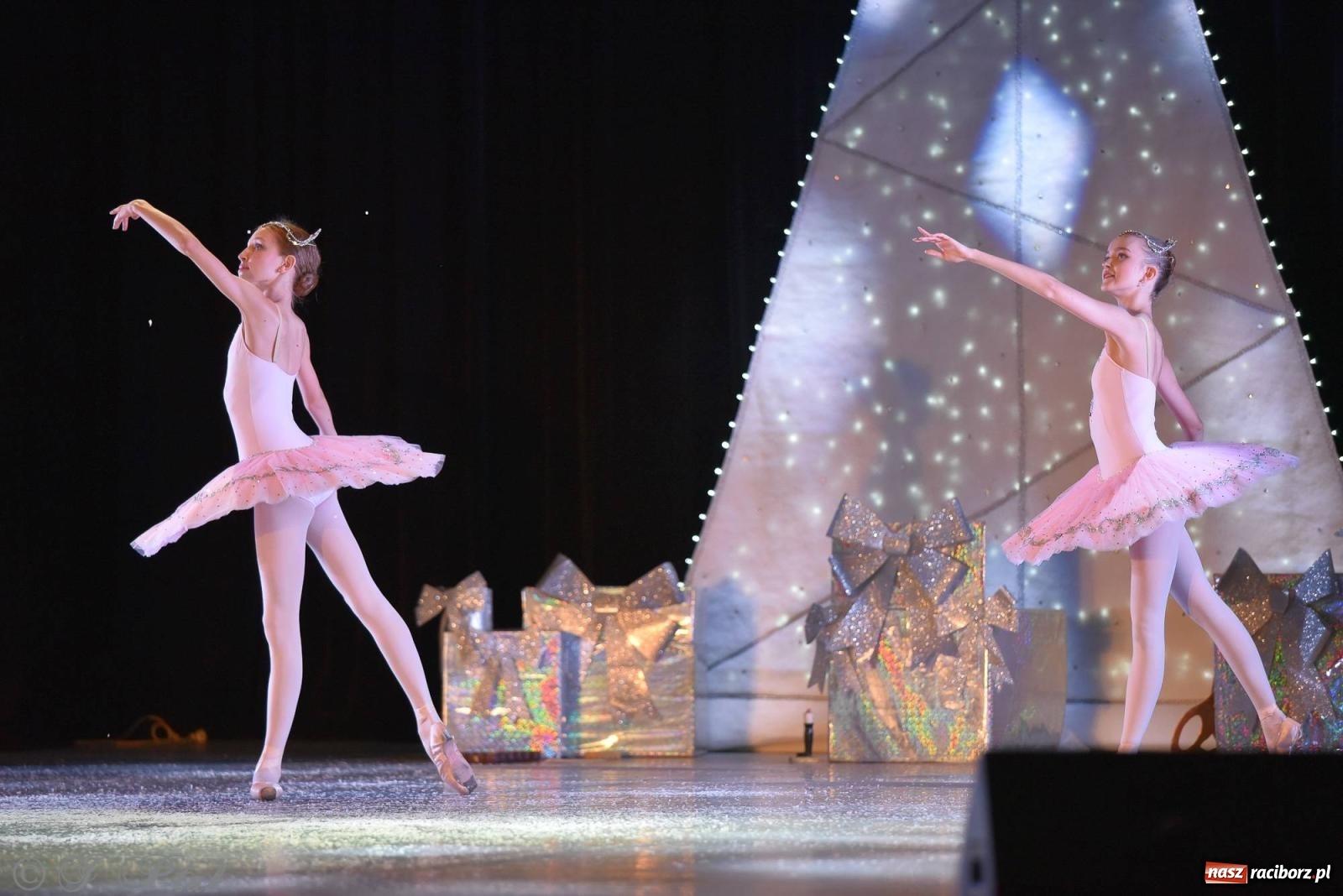 Zdjęcie w galerii na portalu naszraciborz.pl: Dziadek do orzechów - familijny spektakl na deskach RCK [FOTO i WIDEO] wiadomości z regionu