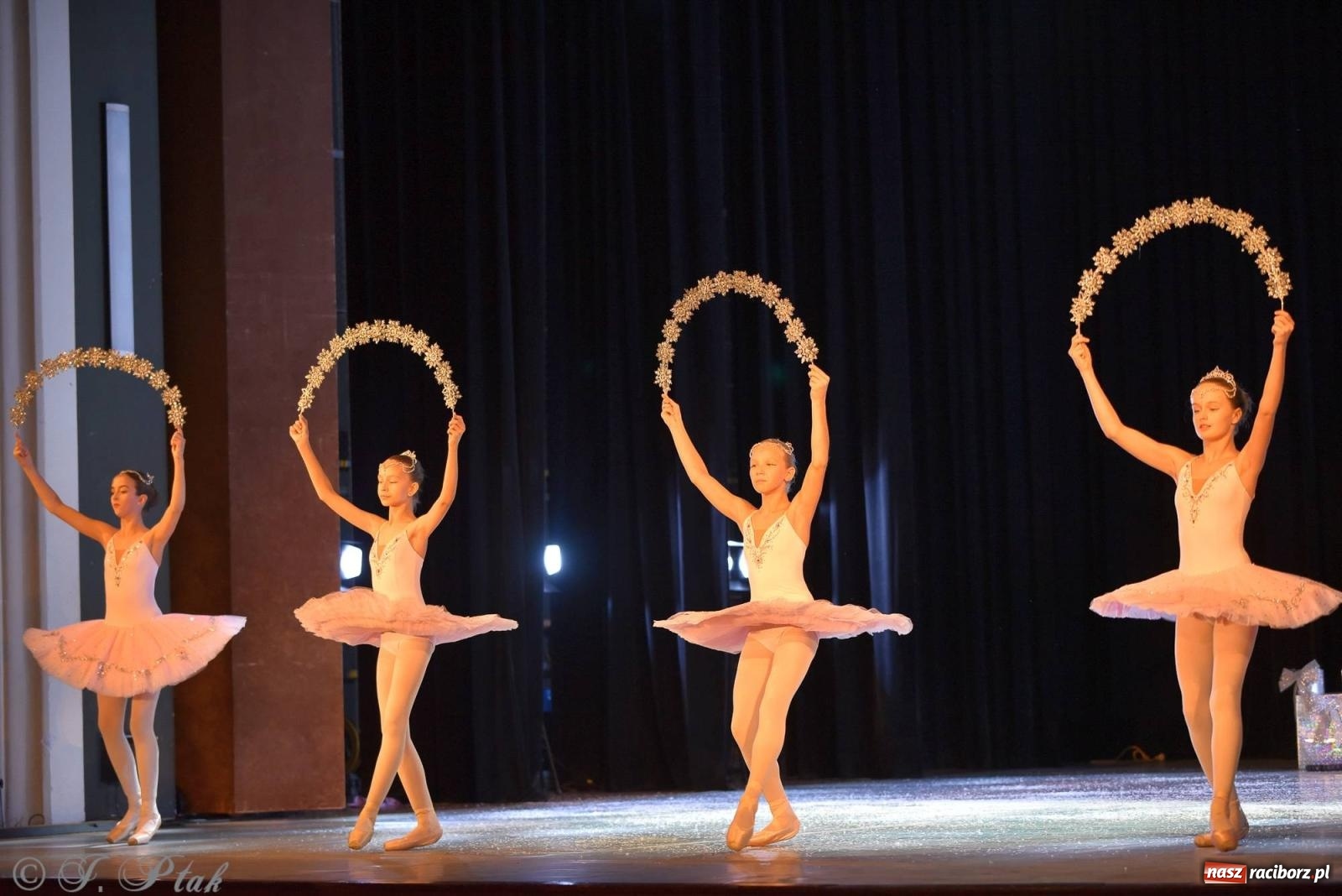 Zdjęcie w galerii na portalu naszraciborz.pl: Dziadek do orzechów - familijny spektakl na deskach RCK [FOTO i WIDEO] wiadomości z regionu